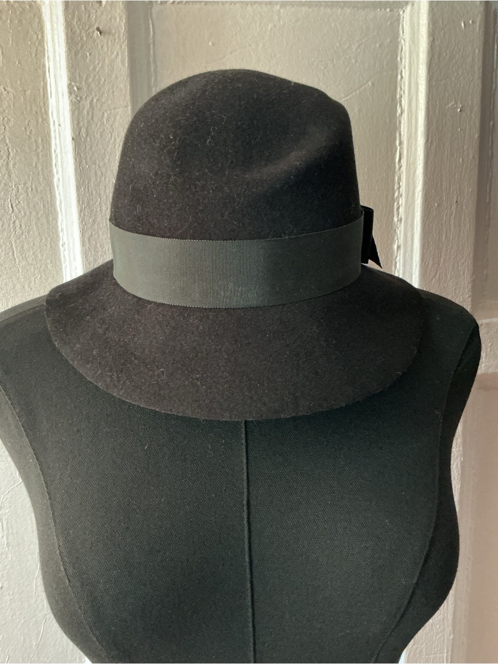 Vintage Frank Olive for Bloomingdale Black Wool Fedora Hat with Grosgrain Band